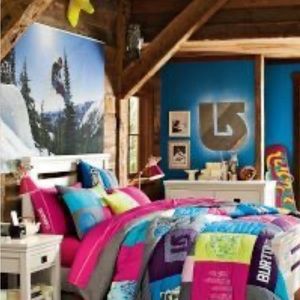 Pottery Barn Teen, Burton collector edition light use at cottage, queen size